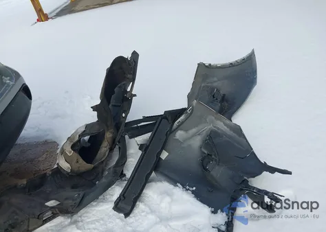 2022 Toyota Highlander Xle z USA, uszkodzony, nr VIN 5TDGZRBH4NS564587